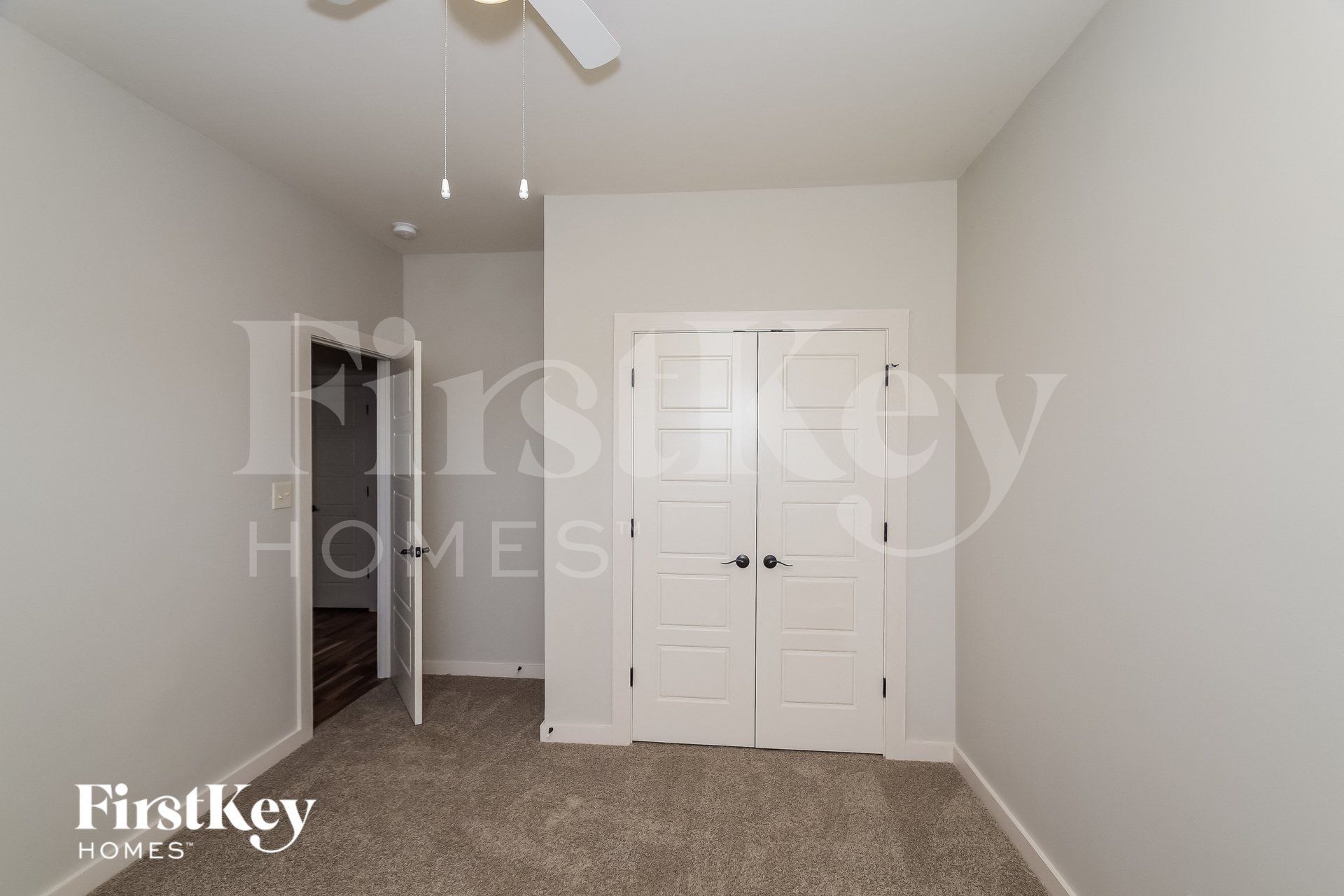 Building Photo - 810 Hawthorn Ln