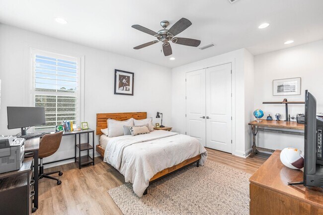 Building Photo - 229 Windrow Way