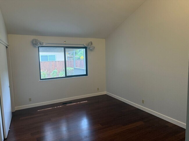 Building Photo - 515 La Baree Dr