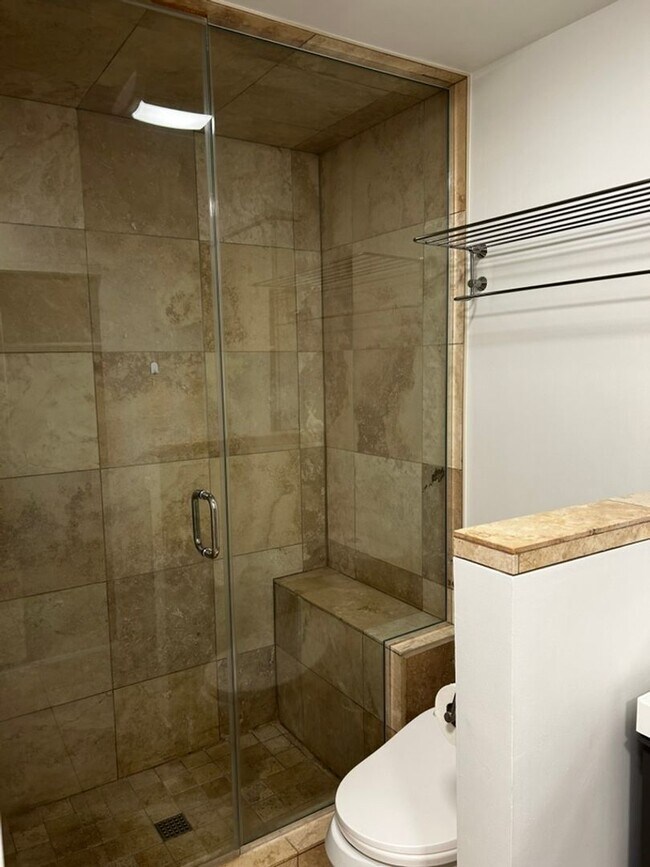 Building Photo - North Boulder Top Floor Condo