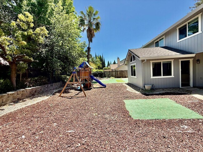 Building Photo - Large 2 story home available immediately