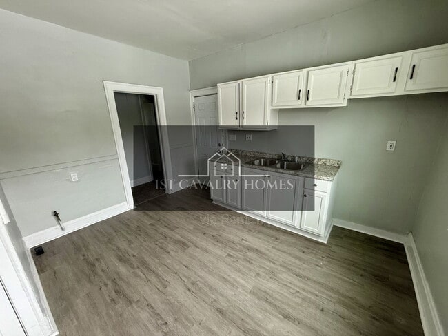 Building Photo - 9215 Yale Ave