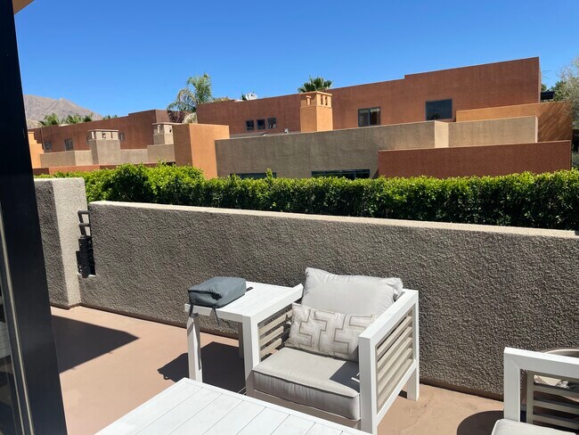 Building Photo - 409 N Avenida Caballeros