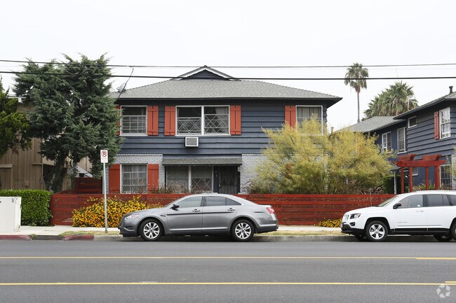 Building Photo - 13519 Moorpark St