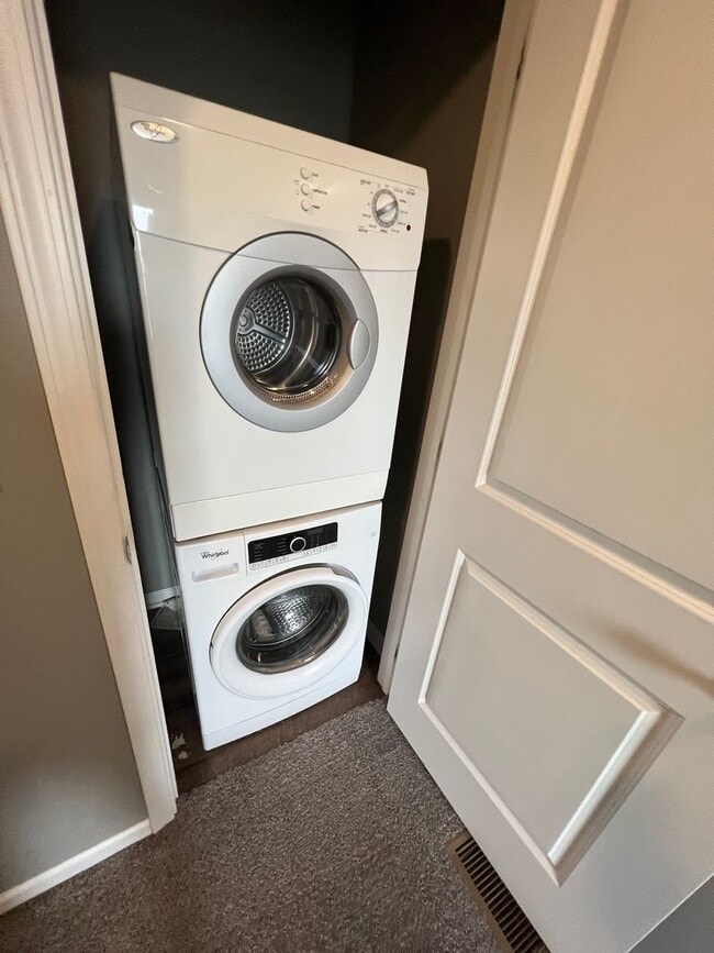 Building Photo - 2 Bedroom, 2.5 Bath Townhome