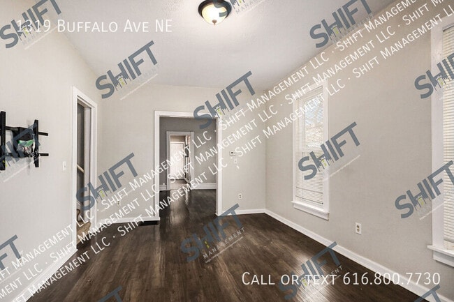 Building Photo - 1319 Buffalo Ave NE