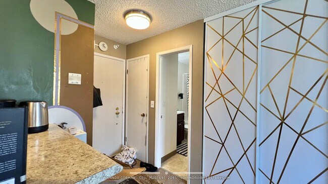 Building Photo - Lovely Top Floor Studio at Watergate Community - Partially Furnished
