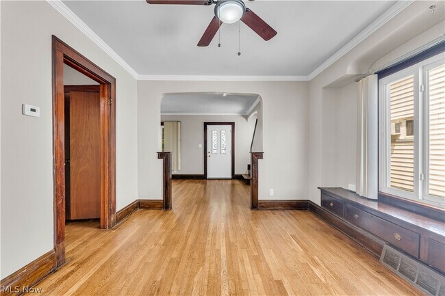Building Photo - 6800 Kazimier Ave