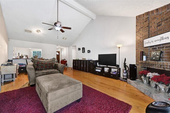 Building Photo - 2215 Saradon Dr
