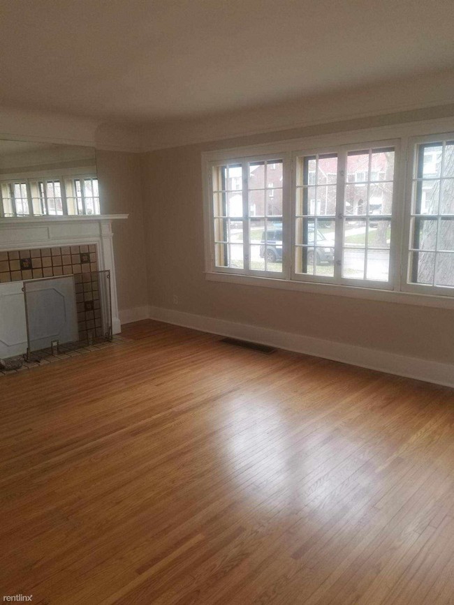 Building Photo - 3 br, 1.5 bath House - Russell Woods