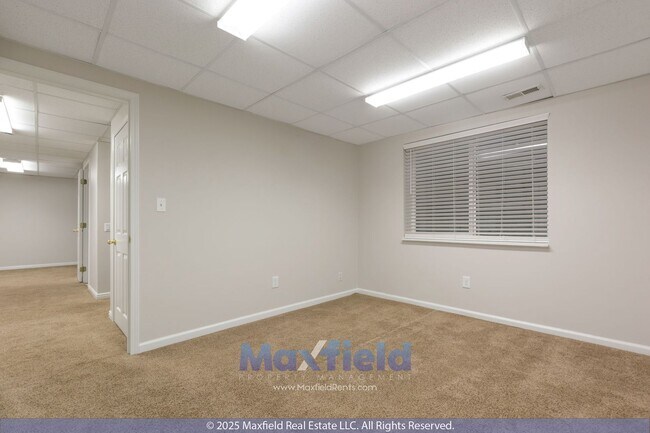 Building Photo - Beautiful 6BD, 3.5BTH, 3GAR Home in Cranberry Hills