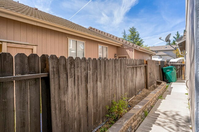 Building Photo - 6168 Greenbrook Dr