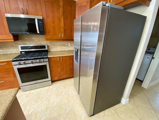 Building Photo - 21623 San Marino Dr