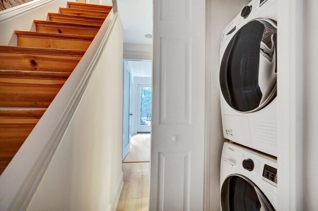 Building Photo - 520 Manila Ave