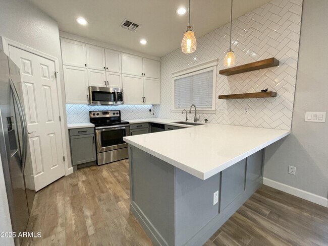 Building Photo - 2640 E Indian Wells Pl