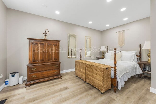 Building Photo - 620 S Benton Ave