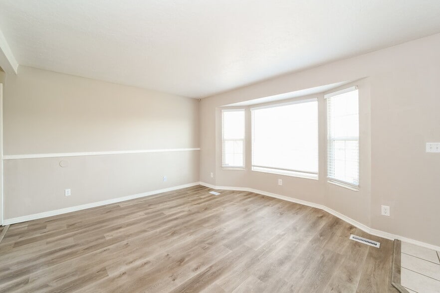 Building Photo - 3988 Burningham Dr