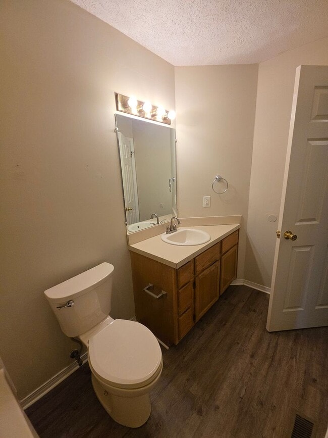 Building Photo - 408 Austin Cir