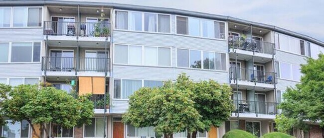 Building Photo - Villa Capri