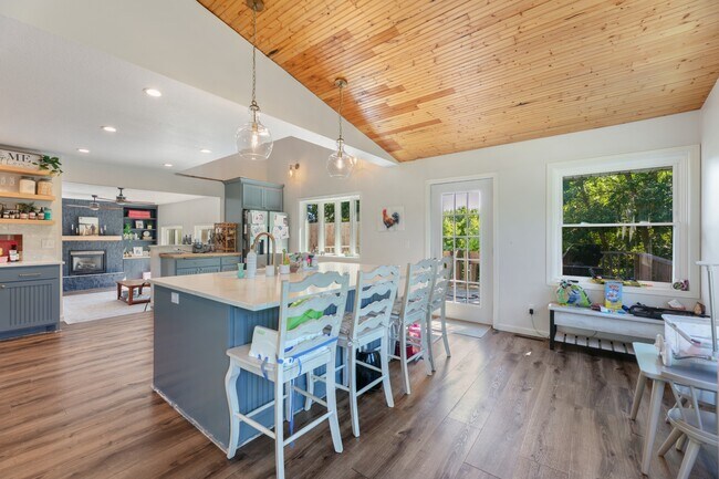 Building Photo - 645 US-12