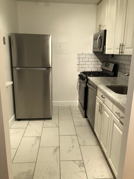 Stainless Steel Appliances - 1301 20th St NW
