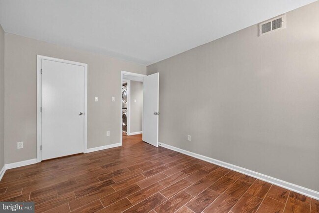 Building Photo - 8509 Barrington Ct