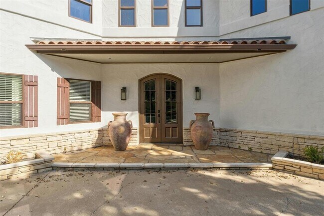 Building Photo - 2510 Saratoga Dr