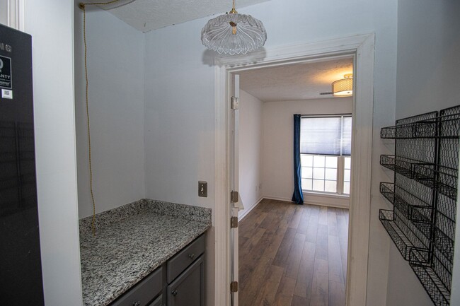 Building Photo - Beautiful 3BR/2.5BA Home with Fenced Yard, Granite Kitchen & Neighborhood Pool