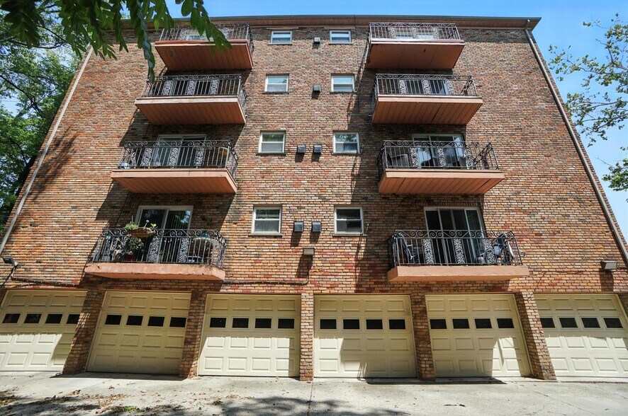 Building Photo - 2270 Madison Rd