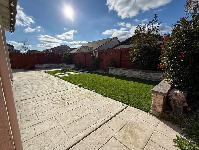 Building Photo - 1580 Blue Moon Ln