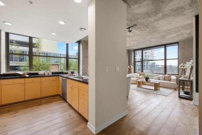 Building Photo - 2 Bed/2 Bath Luxury Condo at The Bond