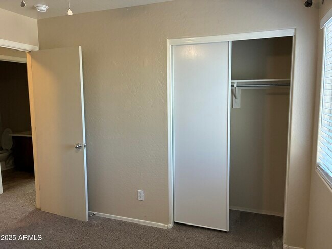 Building Photo - 7207 S Sunrise Way