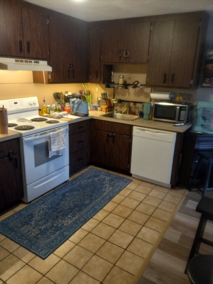 Building Photo - 566 Washington St