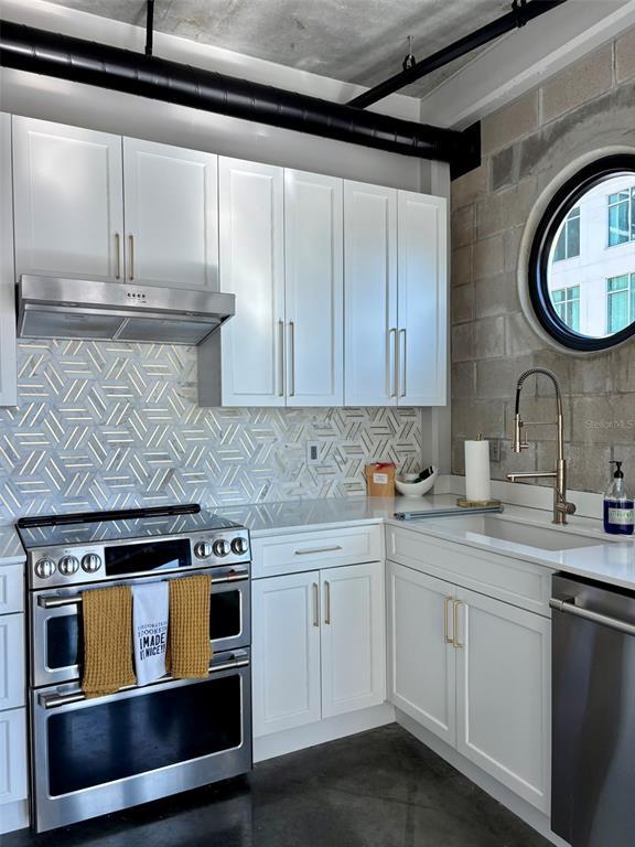 Building Photo - 1212 E Whiting St