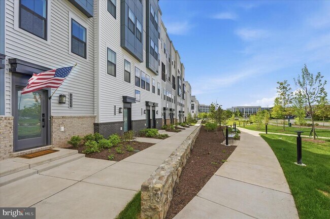 Building Photo - 14435 Gln Mnr Dr