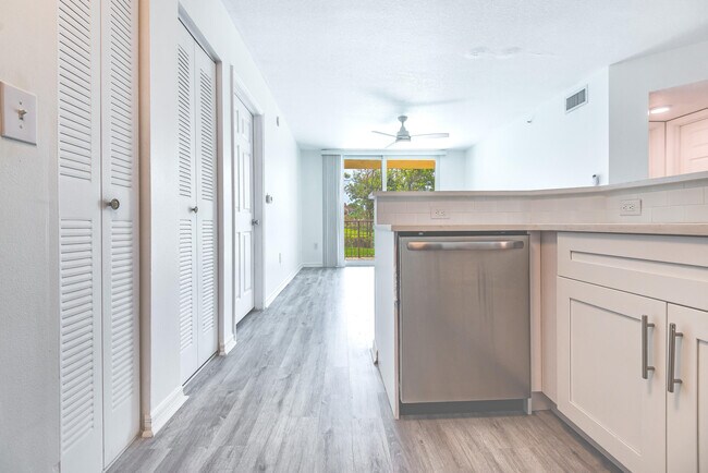 Building Photo - 602 Villa Cir