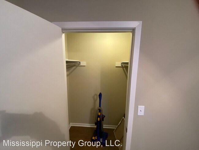 Building Photo - 3 br, 2 bath House - 350 Christman Drive