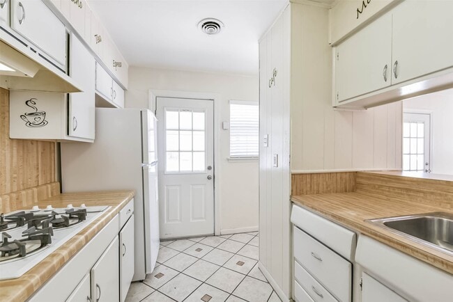 Building Photo - 3706 Ramsey Dr