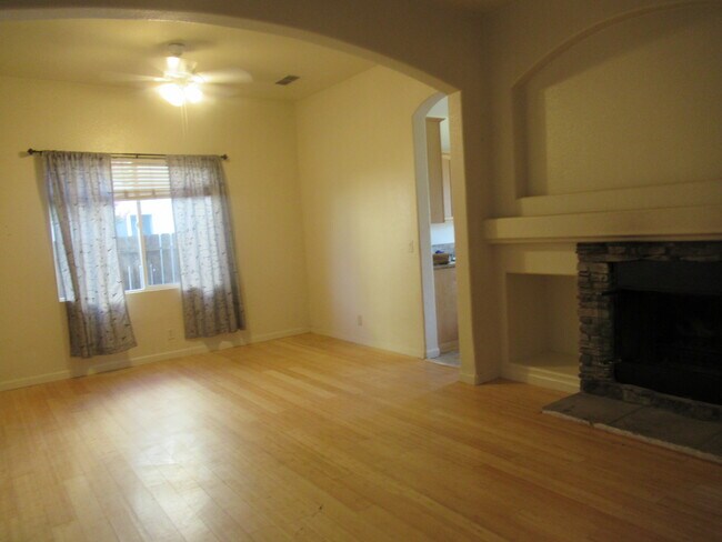 Building Photo - 1742 Dunsmuir Way