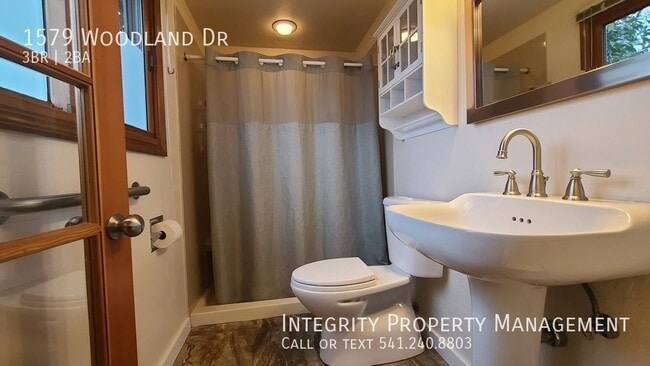 Building Photo - 1579 Woodland Dr