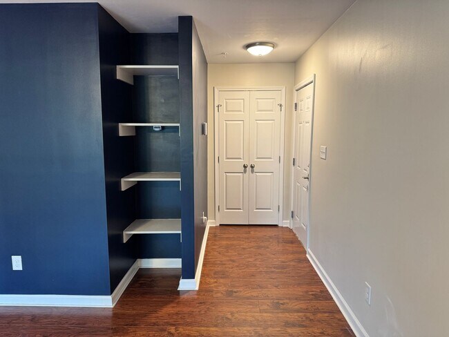 Building Photo - Beautiful, Well Maintained and Conveninetly located First Floor Condo