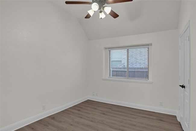 Building Photo - 2105 Burke Dr