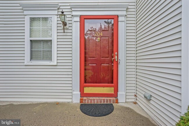 Building Photo - 204 Camelot Ct