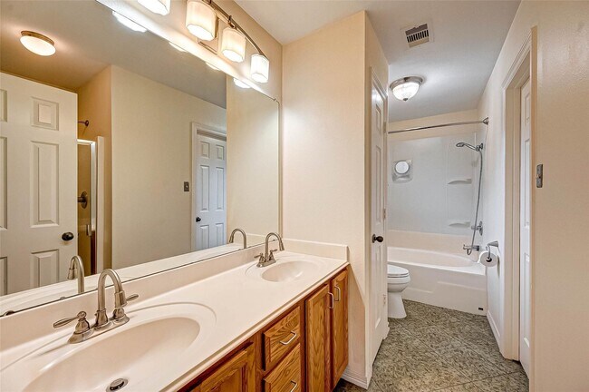 Building Photo - 16207 Willowford Ct