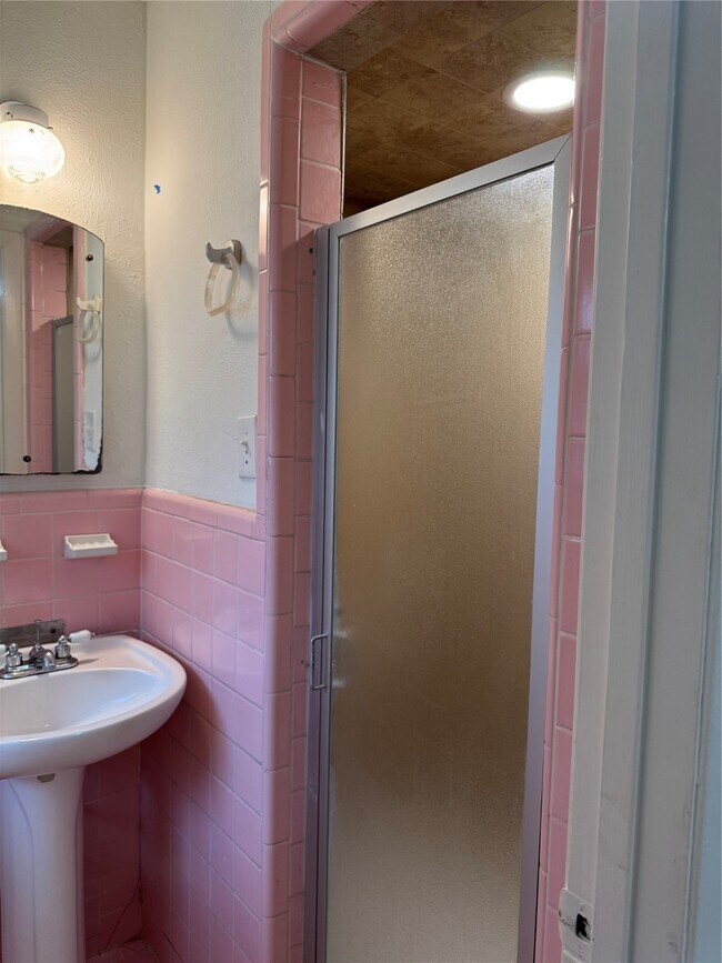 Building Photo - 4013 Newshire Dr