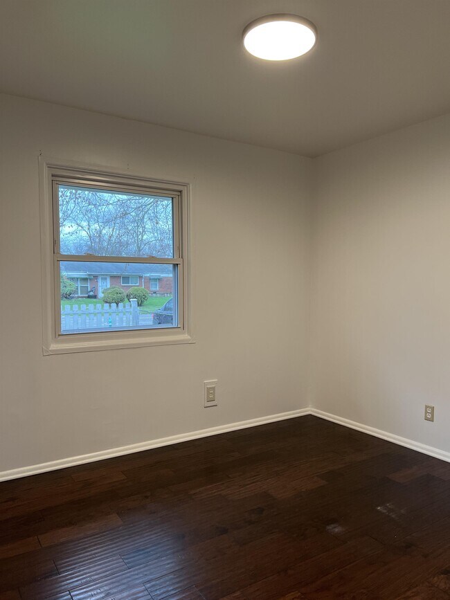 Building Photo - 3631 Decamp Dr