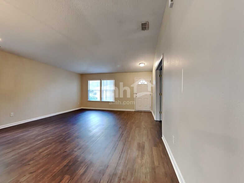 Building Photo - 11374 Brian Lakes Dr