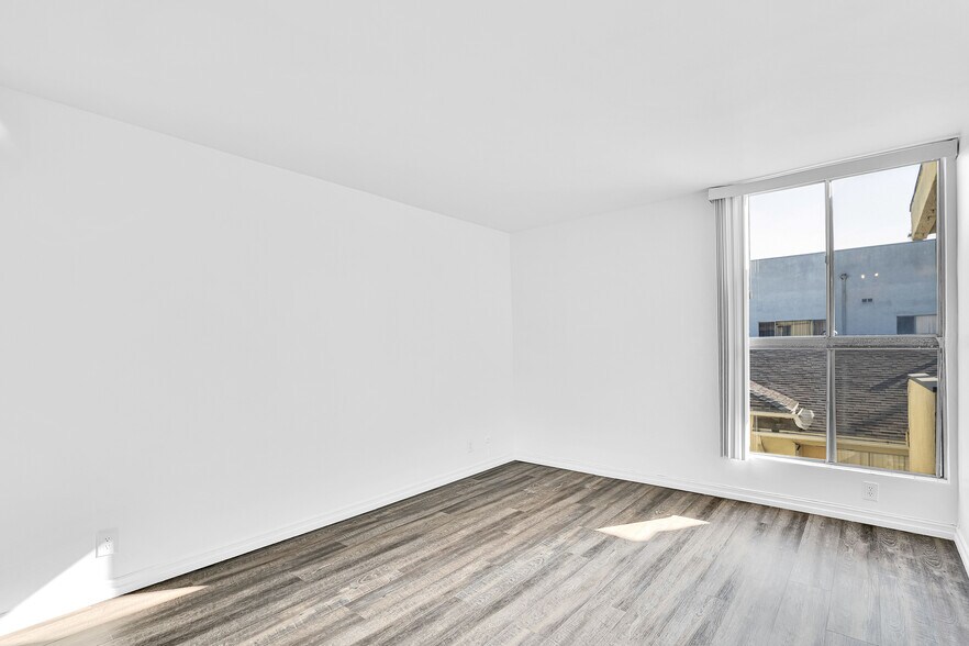 Building Photo - 320 S Gramercy Pl