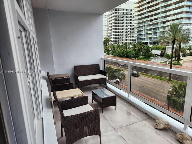 Primary Photo - 5700 Collins Ave