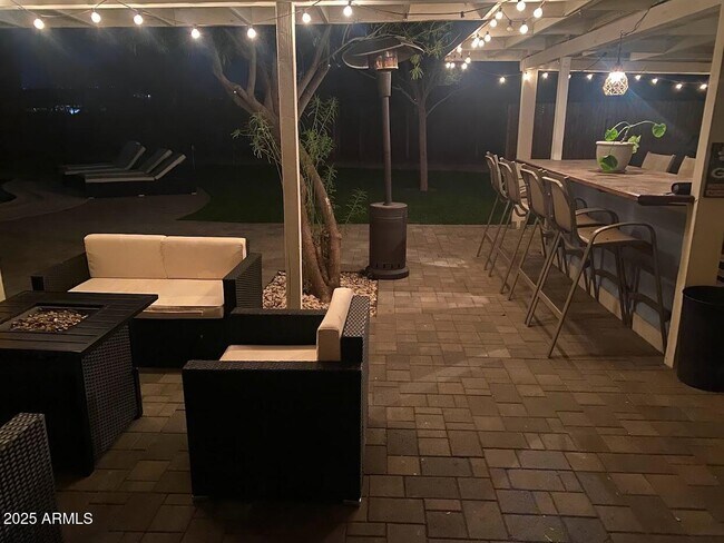 Building Photo - 422 W Eva St